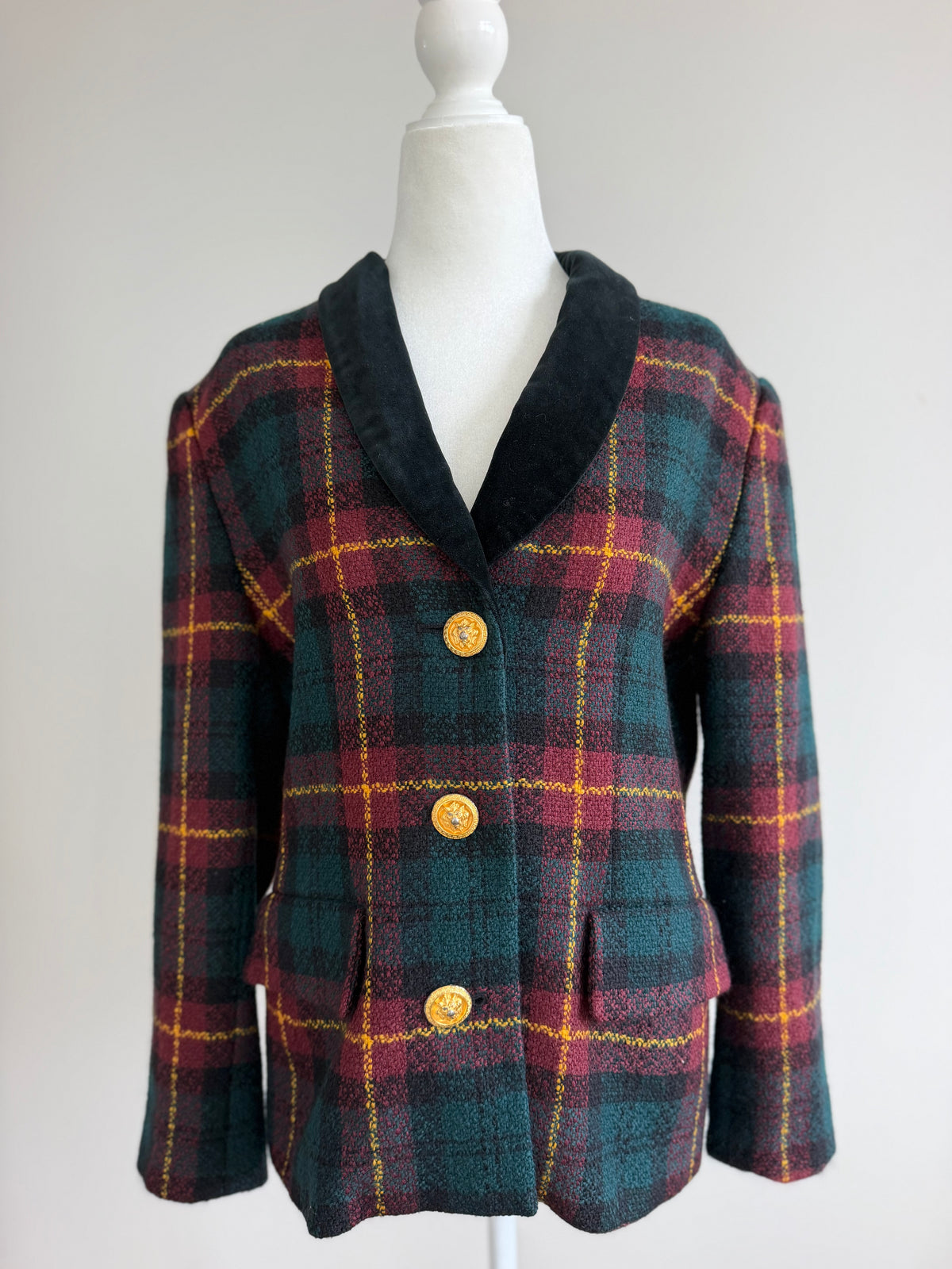 Vintage Albert Nipon Petite Suits Plaid Wool Blazer with Velvet Collar & Gold Crest Buttons